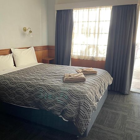 County Lodge Motor Inn West Wyalong Εξωτερικό φωτογραφία