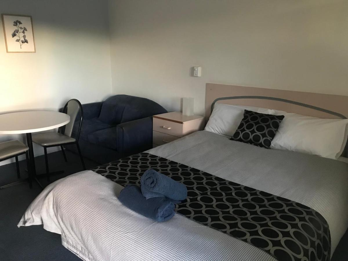 County Lodge Motor Inn West Wyalong Εξωτερικό φωτογραφία