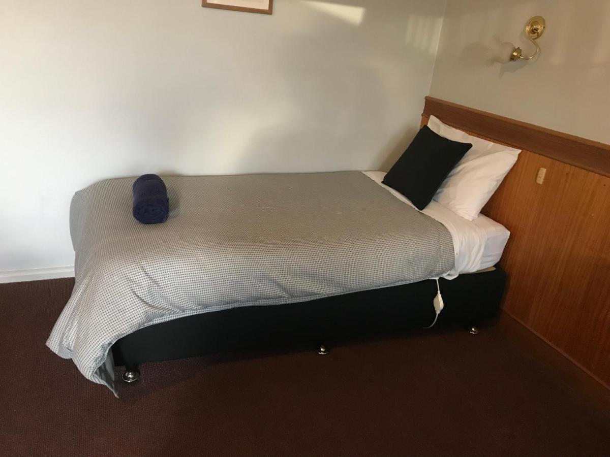 County Lodge Motor Inn West Wyalong Εξωτερικό φωτογραφία