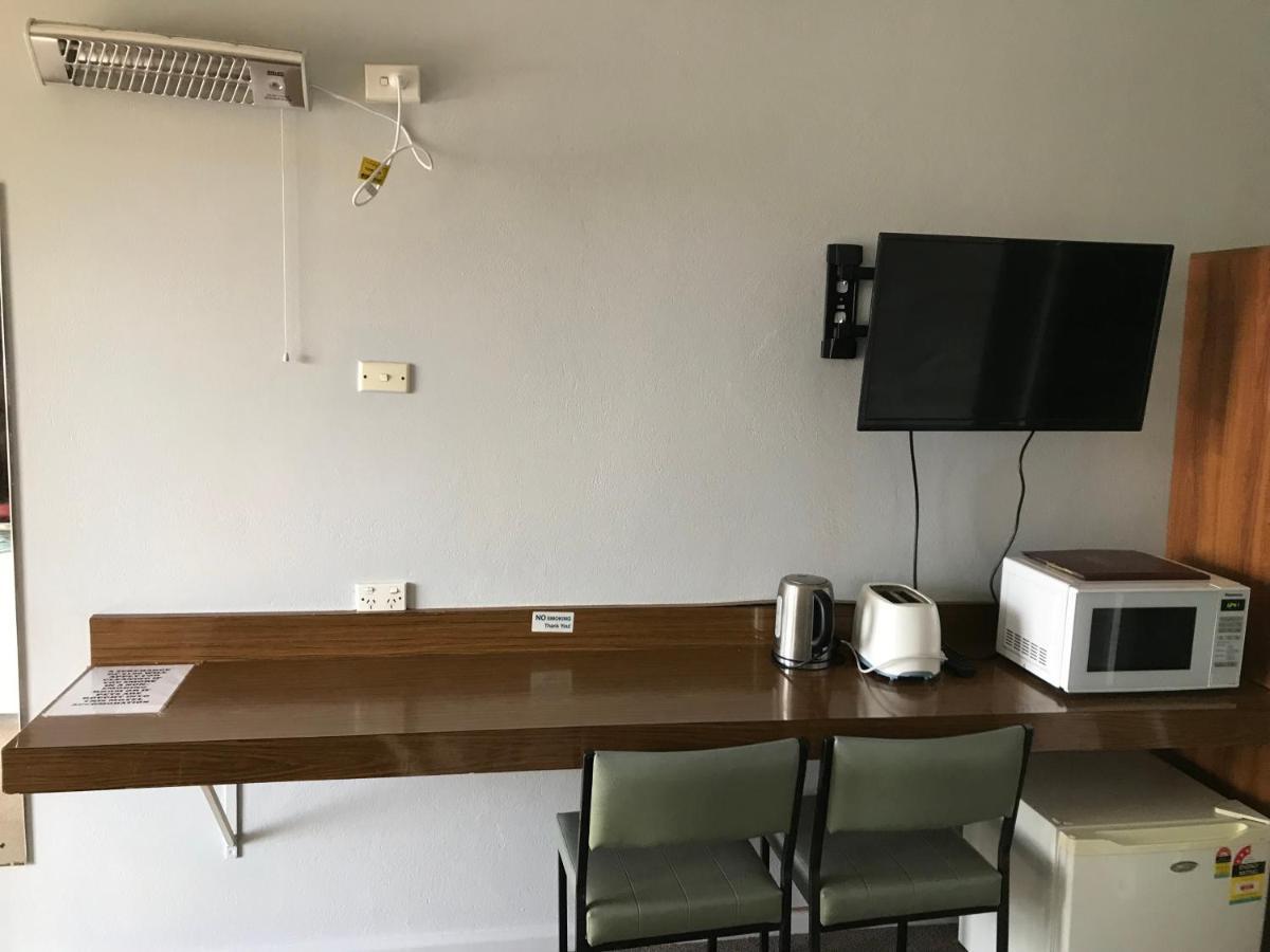 County Lodge Motor Inn West Wyalong Εξωτερικό φωτογραφία
