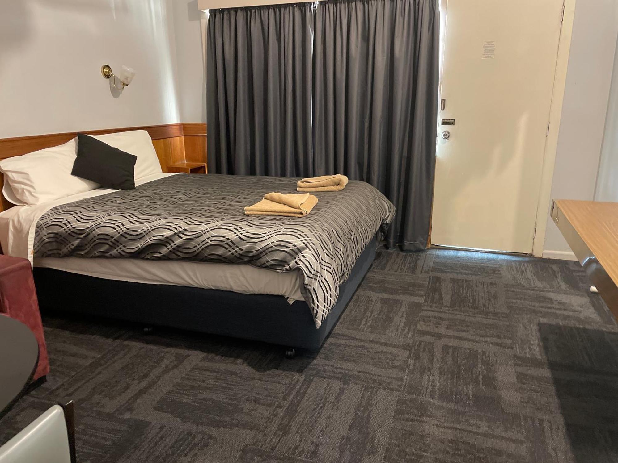 County Lodge Motor Inn West Wyalong Εξωτερικό φωτογραφία
