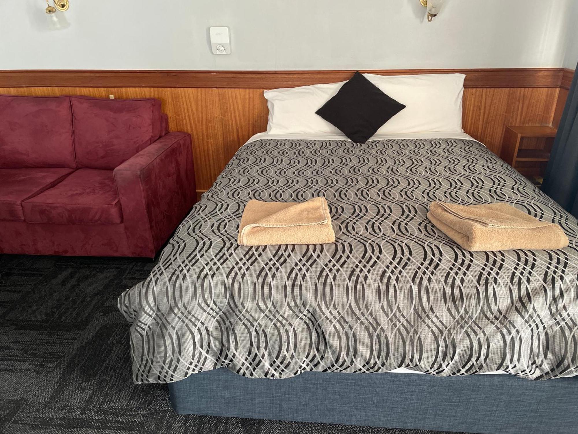 County Lodge Motor Inn West Wyalong Εξωτερικό φωτογραφία