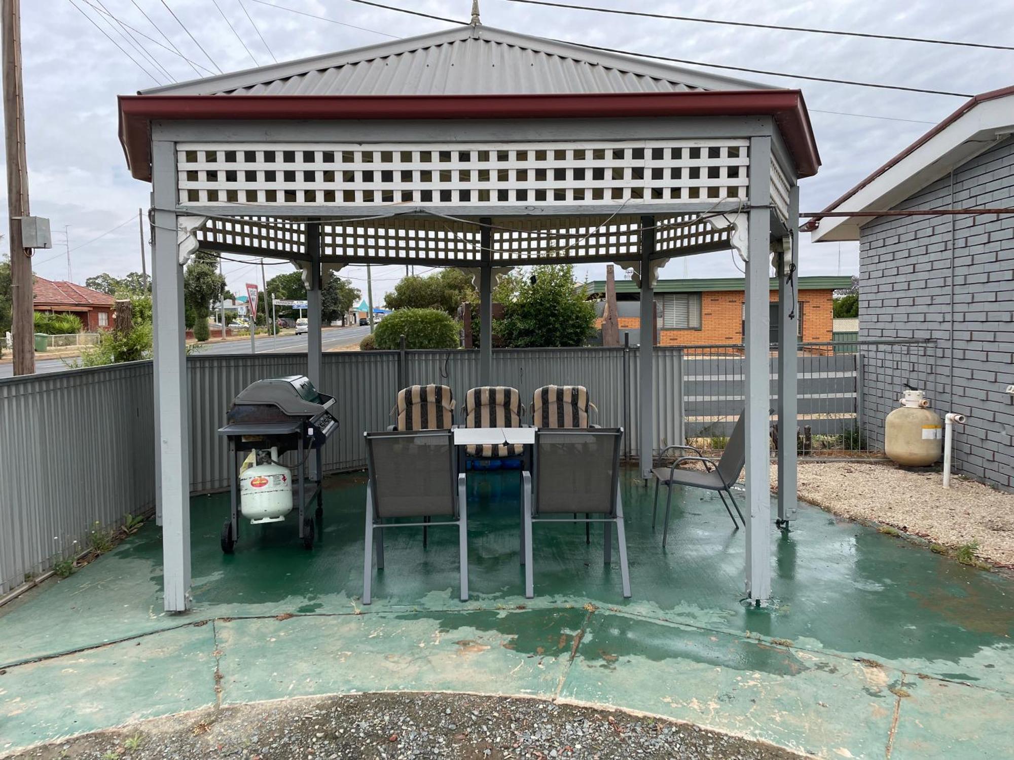 County Lodge Motor Inn West Wyalong Εξωτερικό φωτογραφία