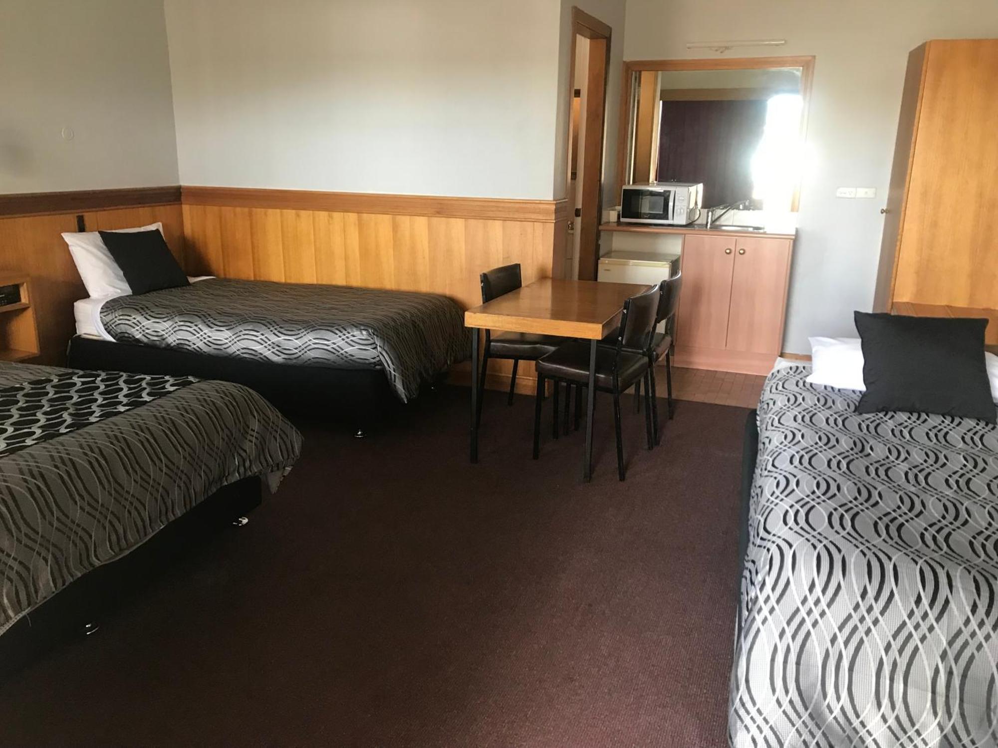 County Lodge Motor Inn West Wyalong Εξωτερικό φωτογραφία