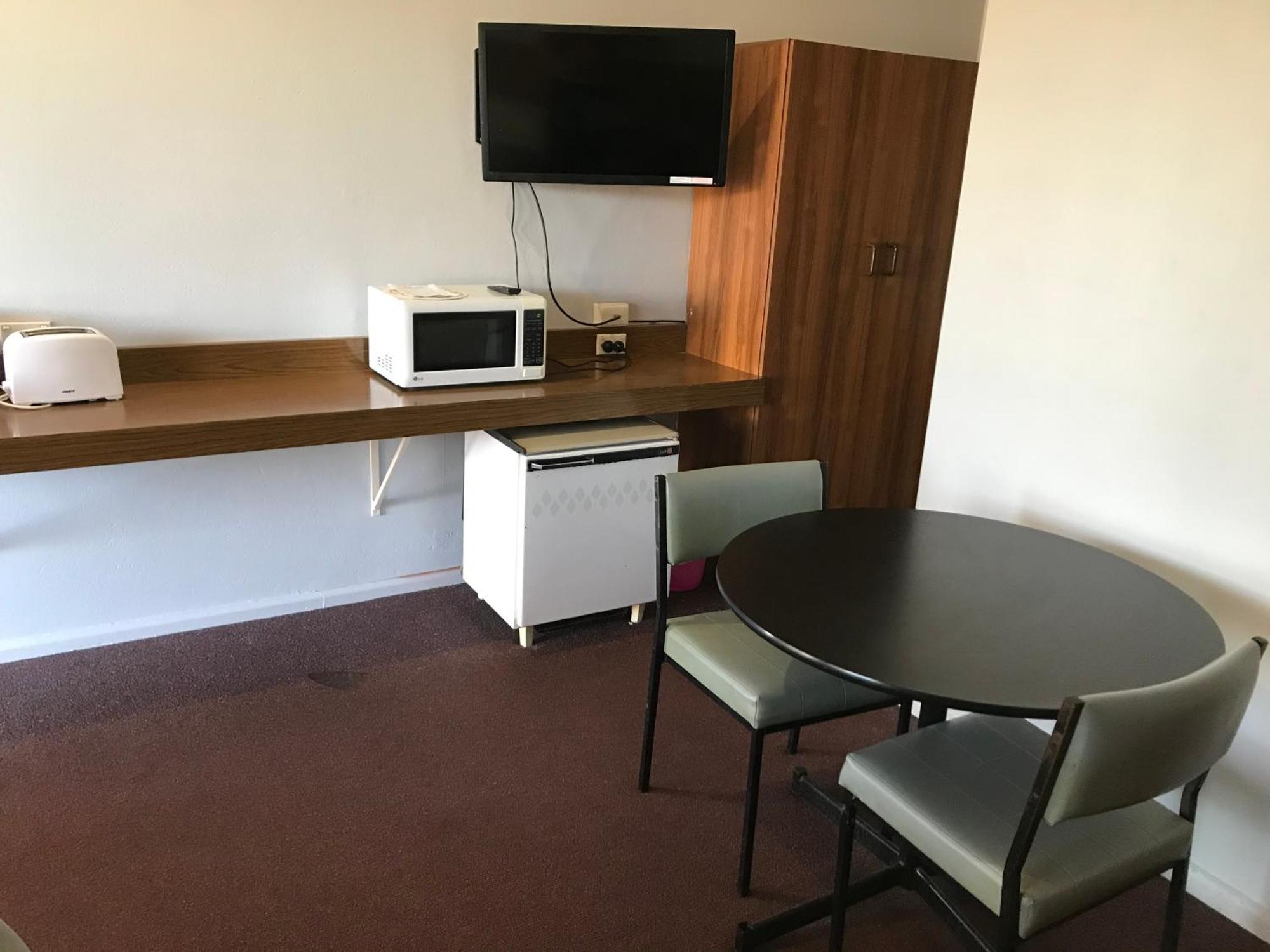 County Lodge Motor Inn West Wyalong Εξωτερικό φωτογραφία