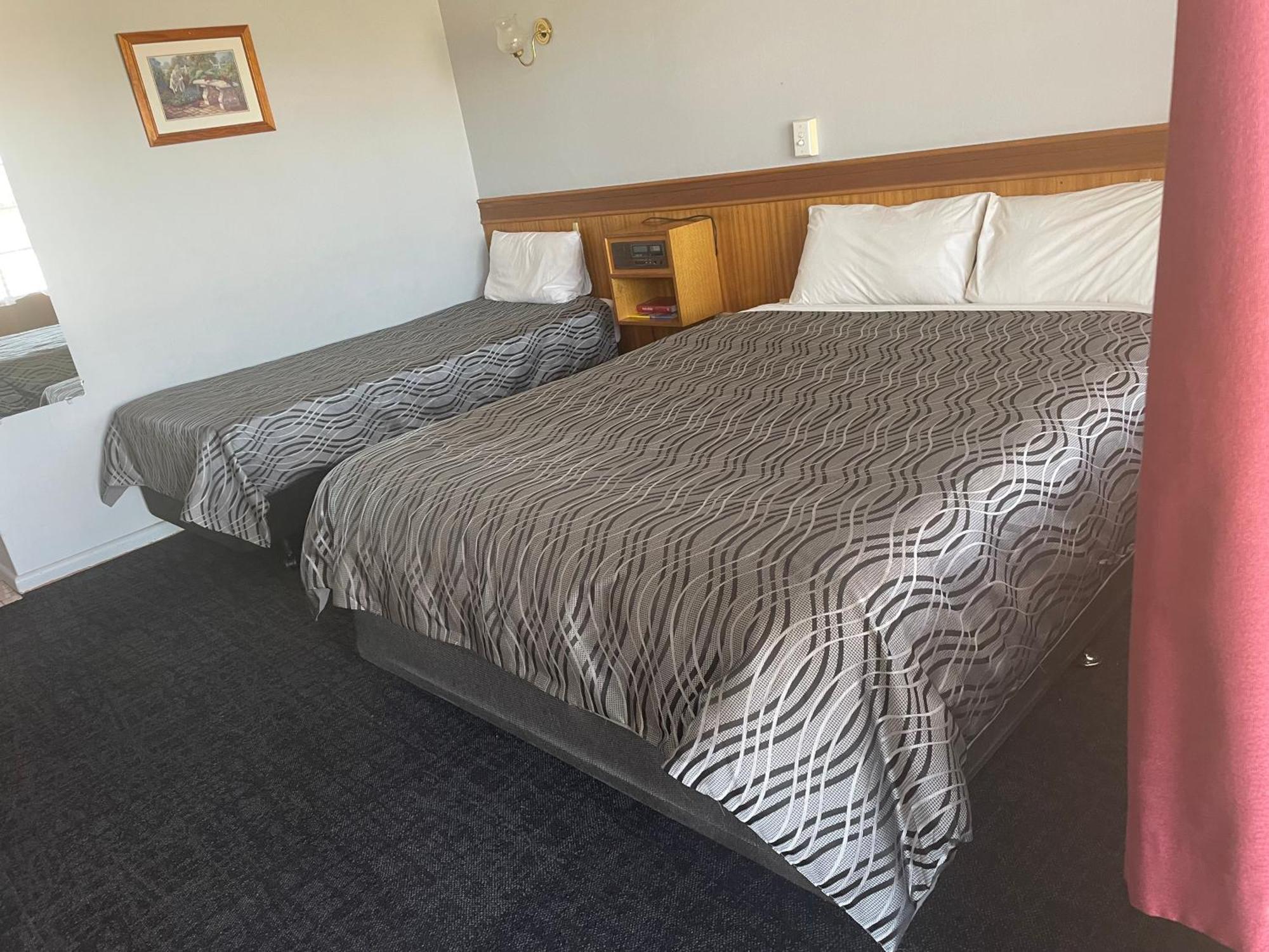 County Lodge Motor Inn West Wyalong Εξωτερικό φωτογραφία