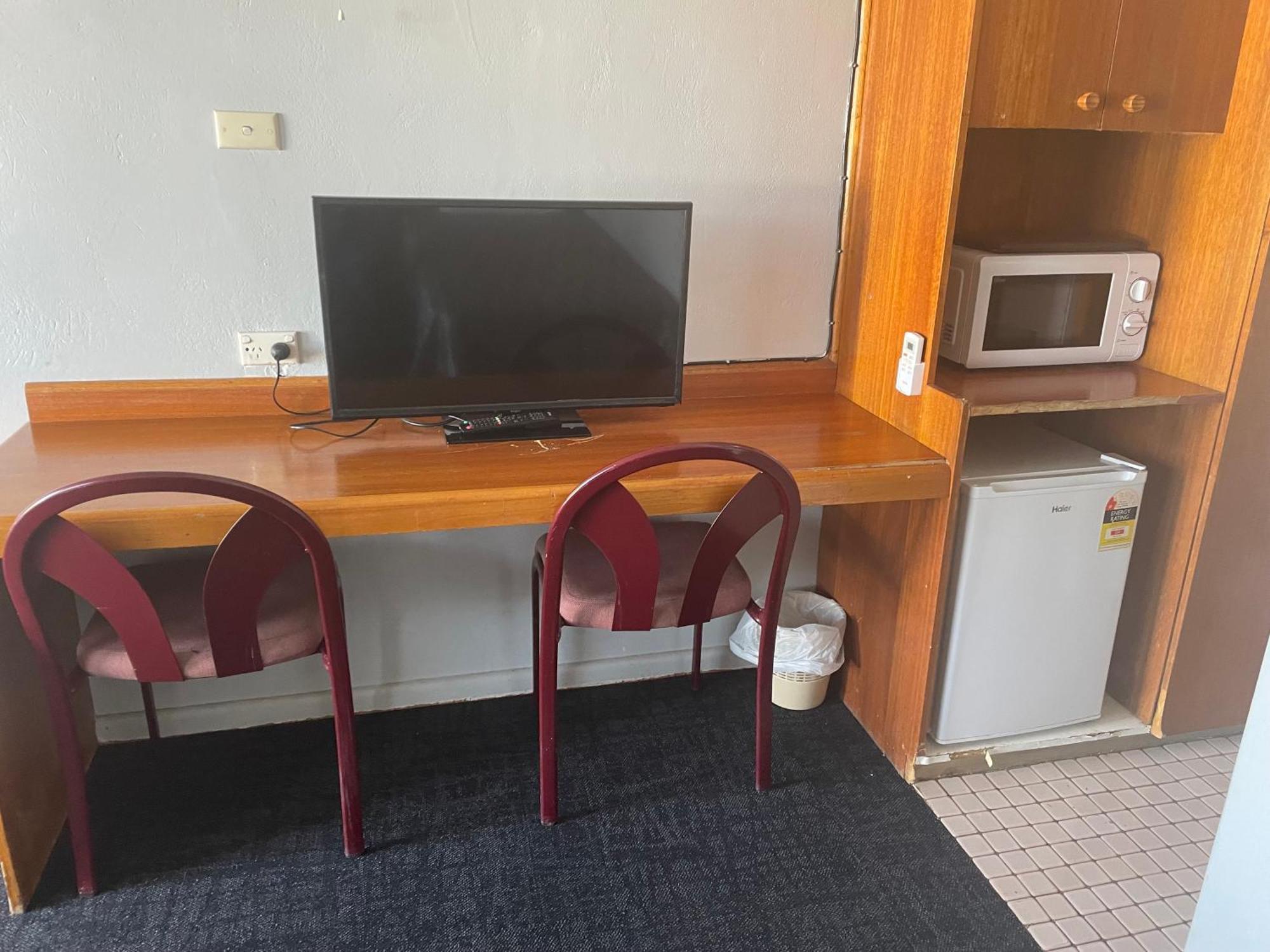 County Lodge Motor Inn West Wyalong Εξωτερικό φωτογραφία