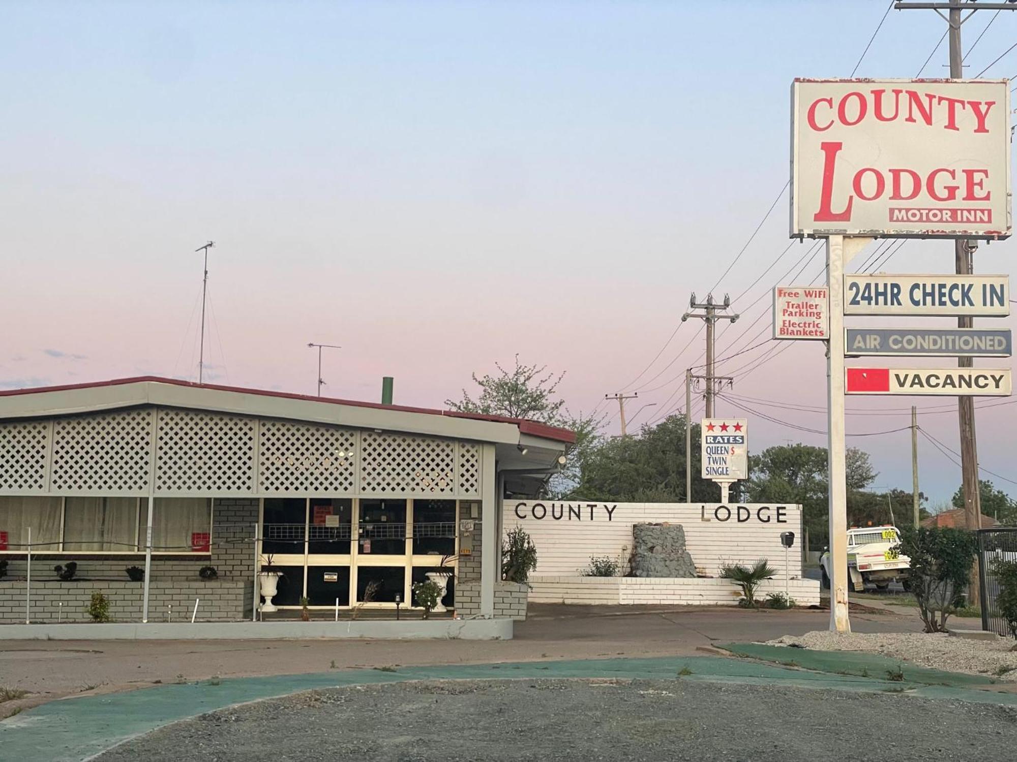 County Lodge Motor Inn West Wyalong Εξωτερικό φωτογραφία