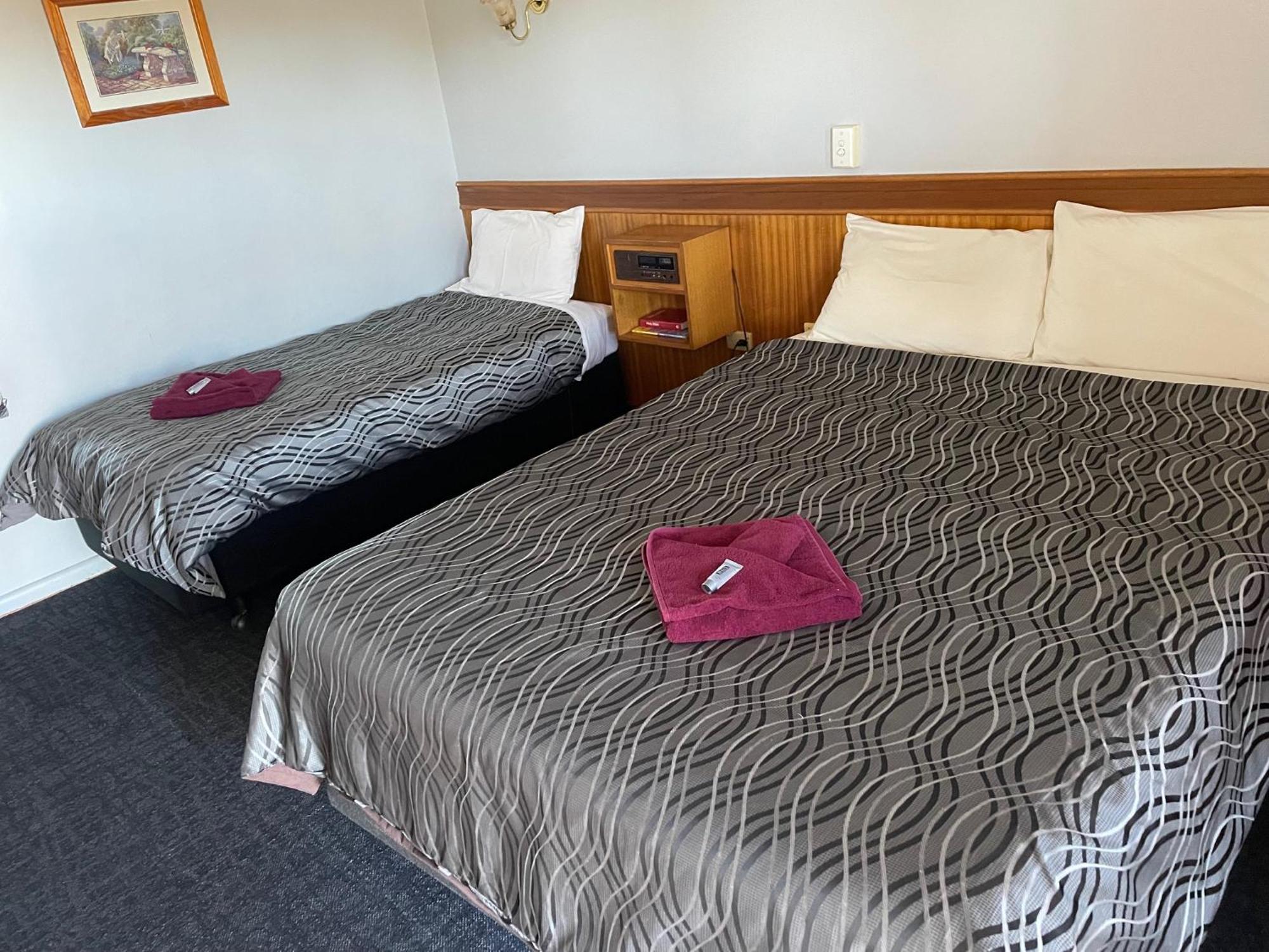 County Lodge Motor Inn West Wyalong Εξωτερικό φωτογραφία