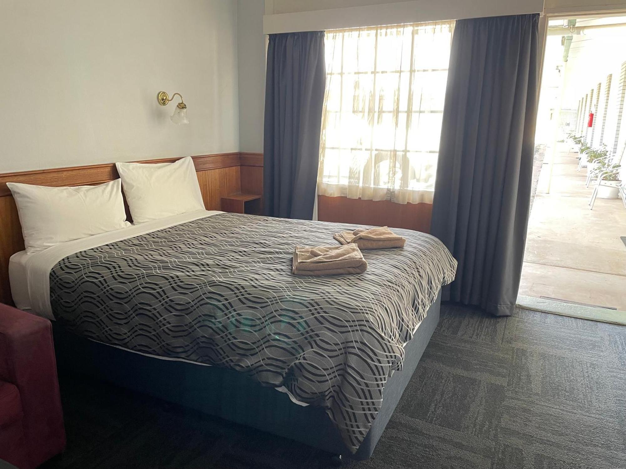 County Lodge Motor Inn West Wyalong Εξωτερικό φωτογραφία