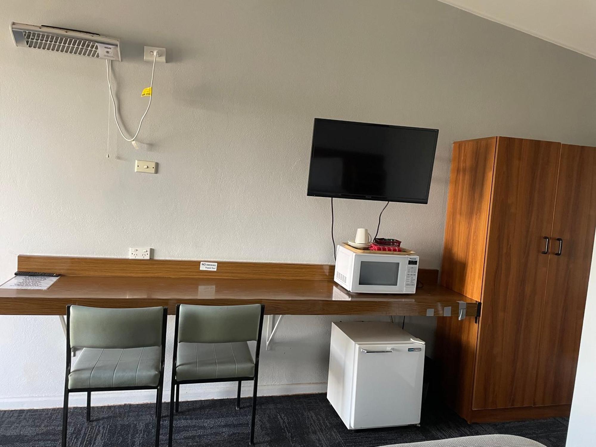County Lodge Motor Inn West Wyalong Εξωτερικό φωτογραφία