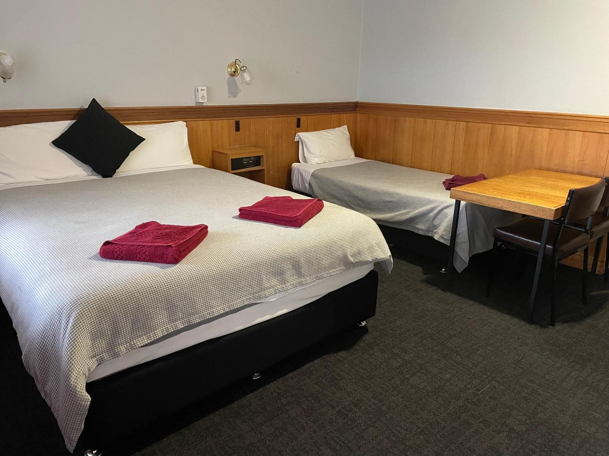 County Lodge Motor Inn West Wyalong Εξωτερικό φωτογραφία