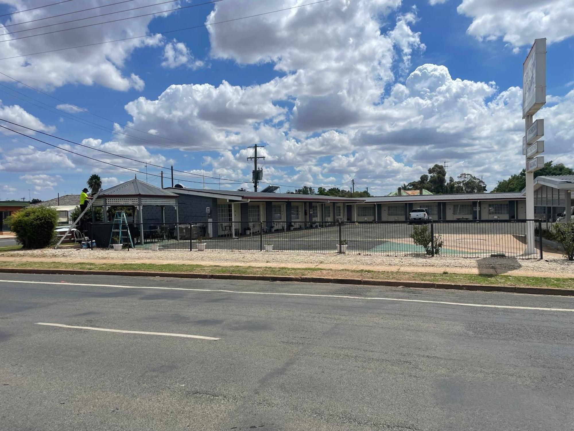 County Lodge Motor Inn West Wyalong Εξωτερικό φωτογραφία