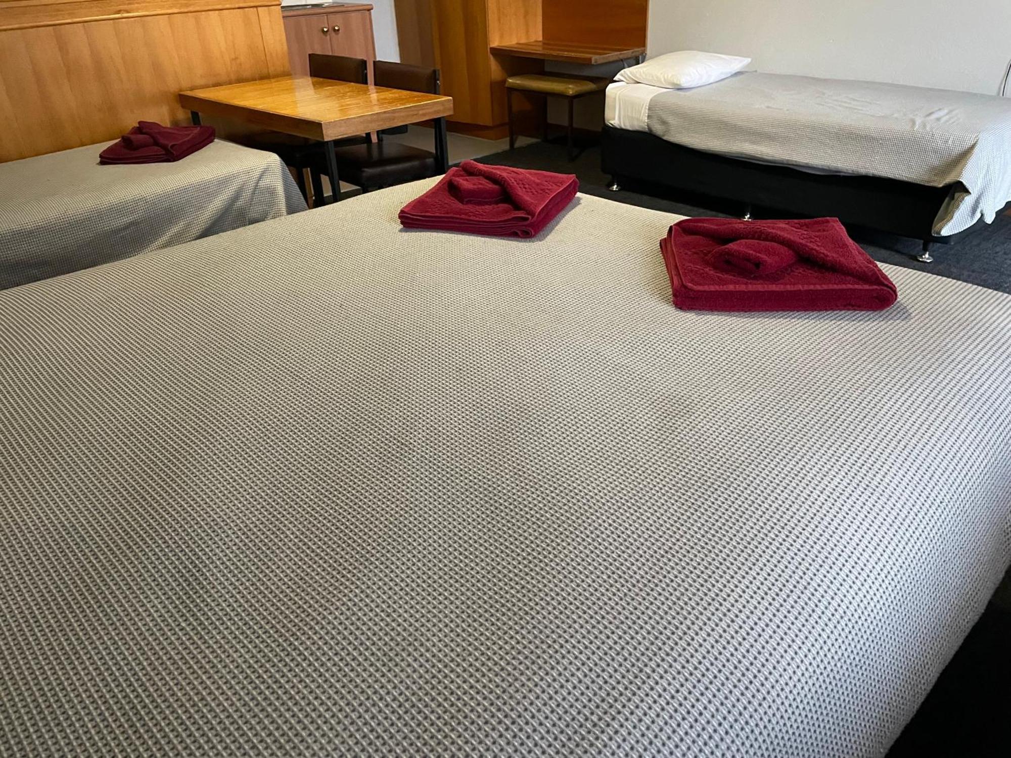 County Lodge Motor Inn West Wyalong Εξωτερικό φωτογραφία