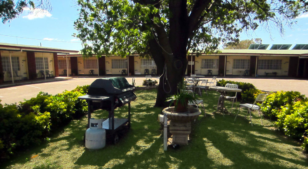 County Lodge Motor Inn West Wyalong Εξωτερικό φωτογραφία