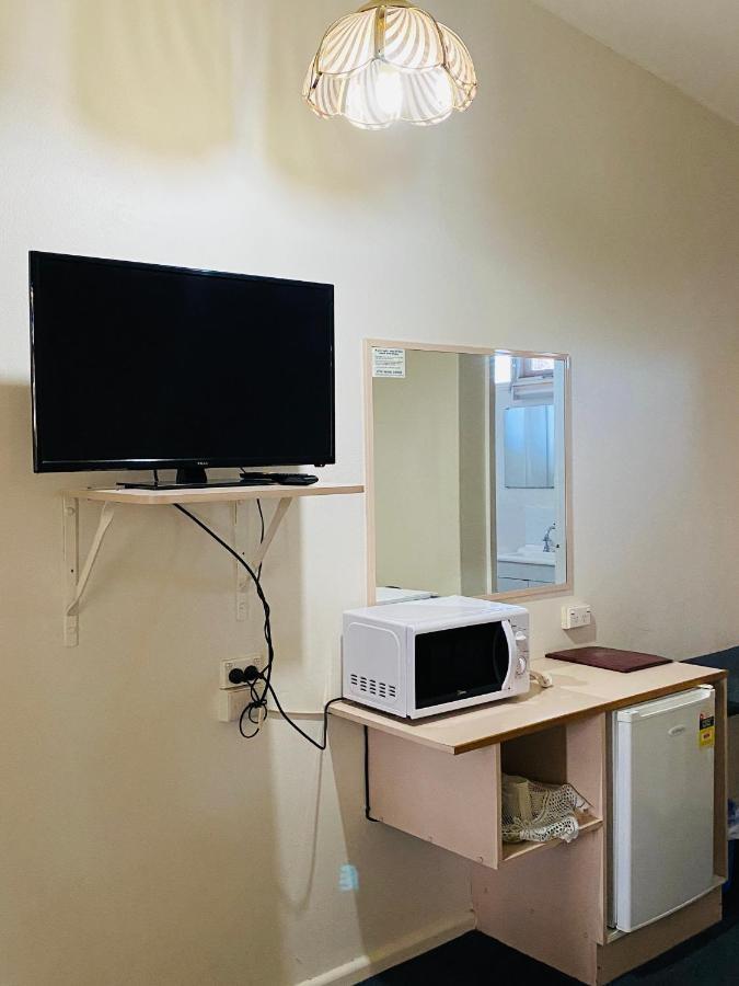 County Lodge Motor Inn West Wyalong Εξωτερικό φωτογραφία